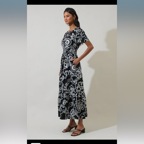 SugarLips Haylie Floral Palmer Tiered Maxi Dress Black White Multi - Picture 3 of 6